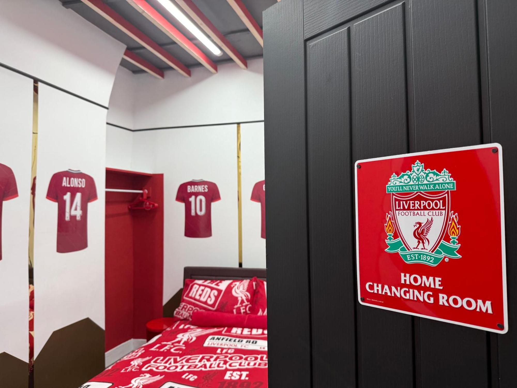 Вилла Anfield Abode - Entire Lfc Themed House Ливерпуль Экстерьер фото