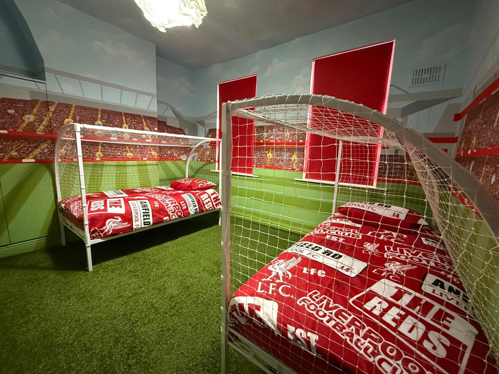 Вилла Anfield Abode - Entire Lfc Themed House Ливерпуль Экстерьер фото