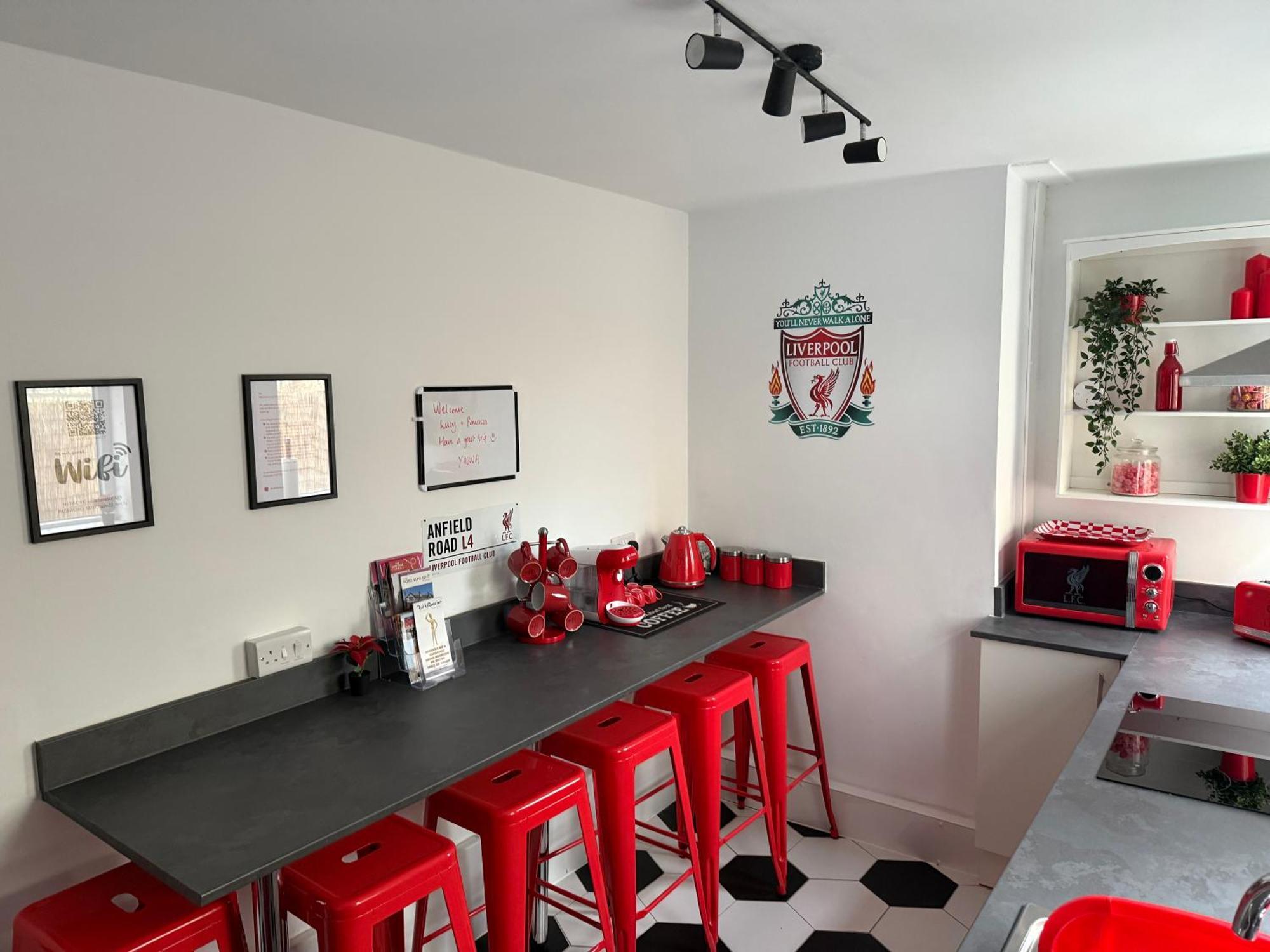 Вилла Anfield Abode - Entire Lfc Themed House Ливерпуль Экстерьер фото