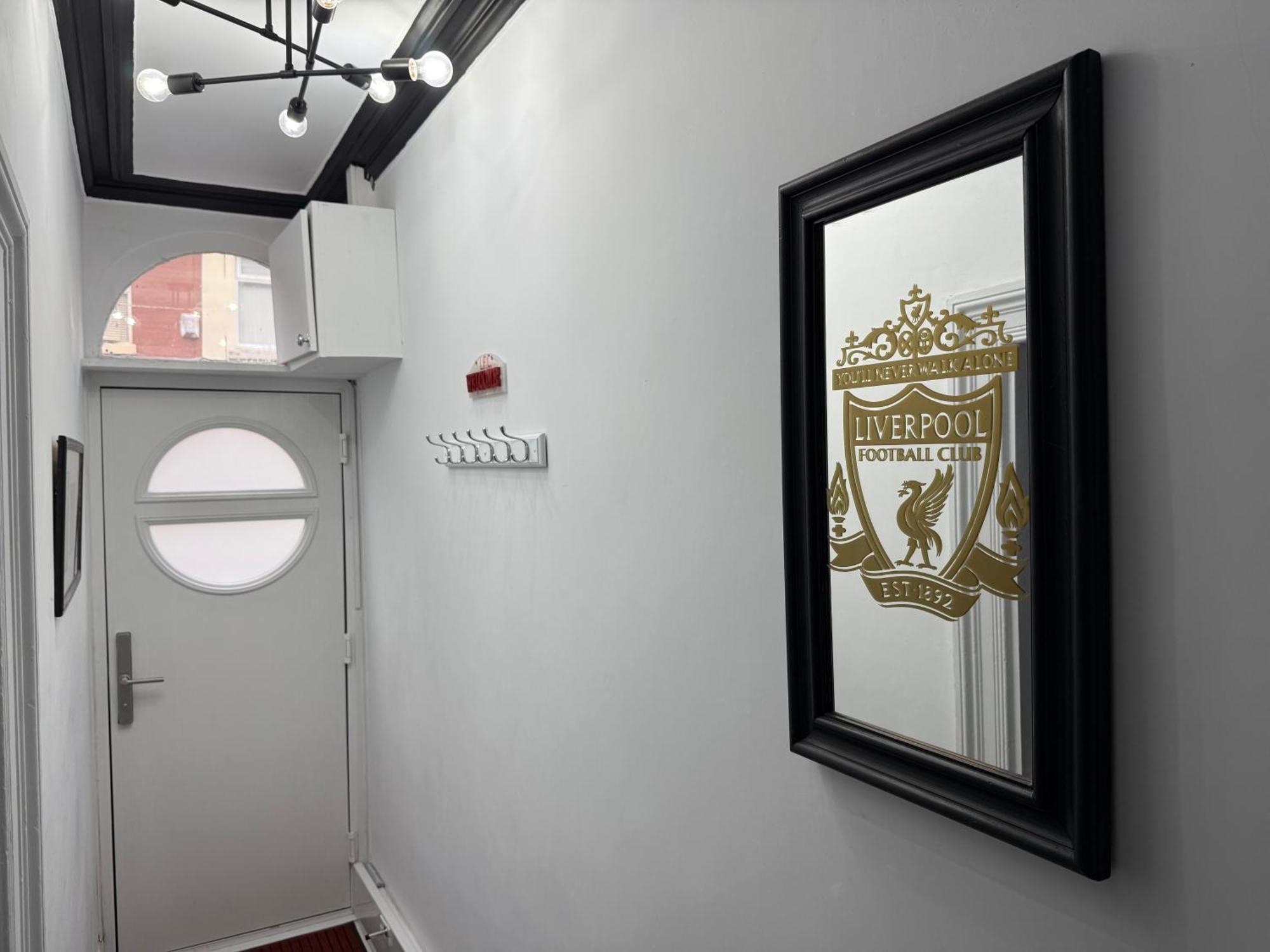 Вилла Anfield Abode - Entire Lfc Themed House Ливерпуль Экстерьер фото